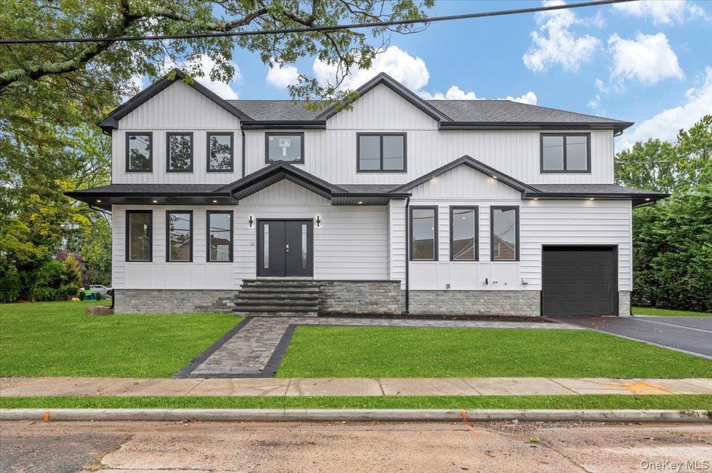 1028 E Broadway, Woodmere