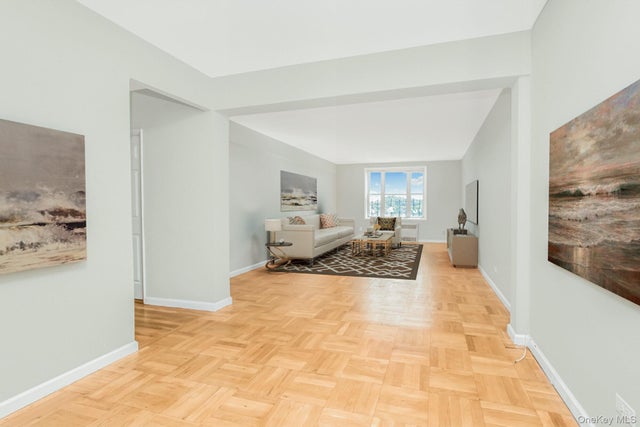 Photo of Listing #915375