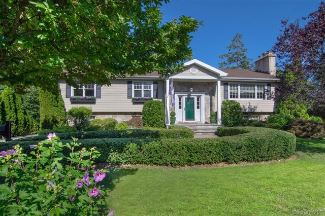 9 White Plains Road, Bronxville