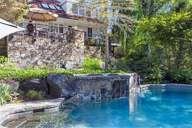 12 Bishop Park Road, Pound Ridge