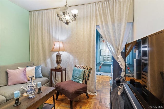 Photo of Listing #917083