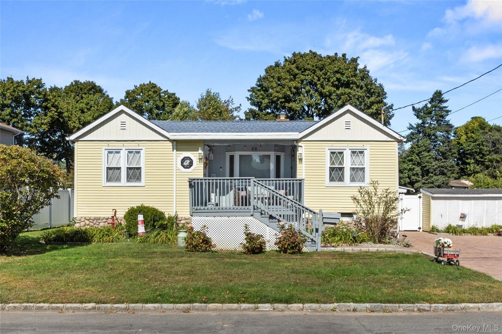 38 Palm, Lindenhurst