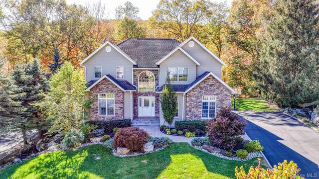 17 Cedar Drive, Tuxedo Park