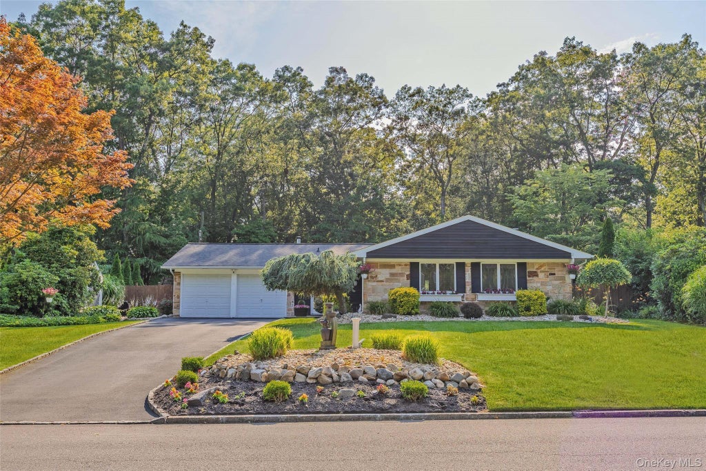102 Sycamore Circle, Stony Brook