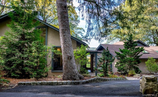 62 Circuit Road, Tuxedo Park