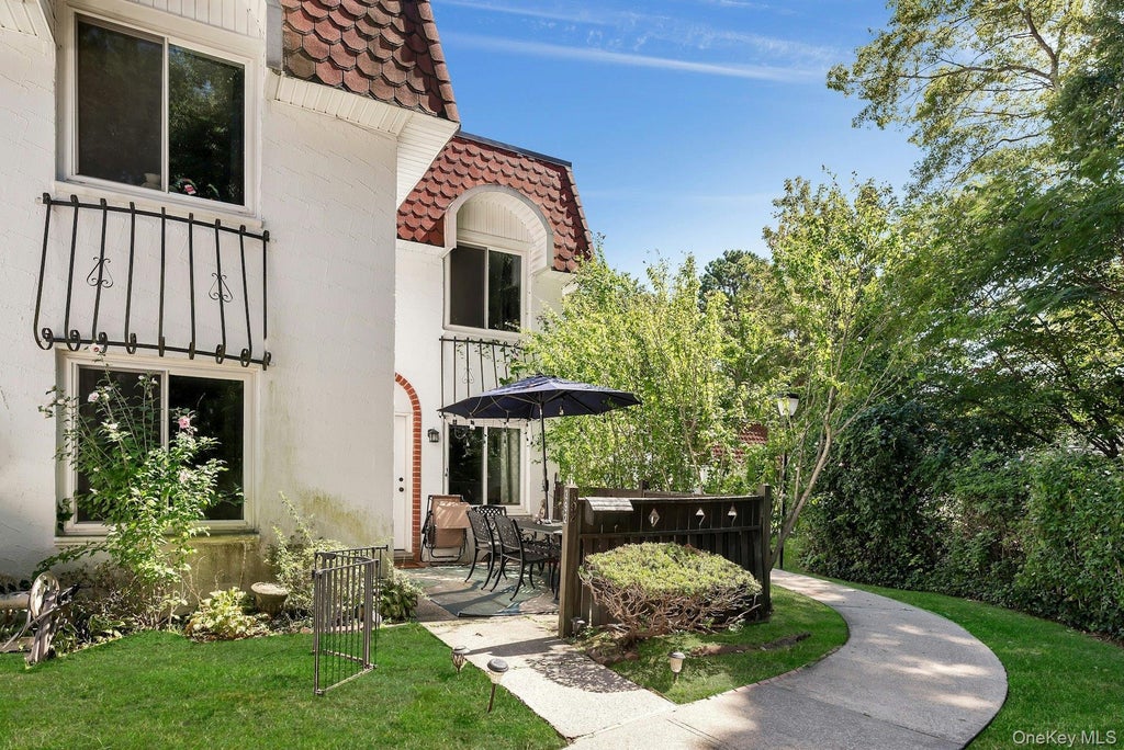 392 Birchwood Road, Medford