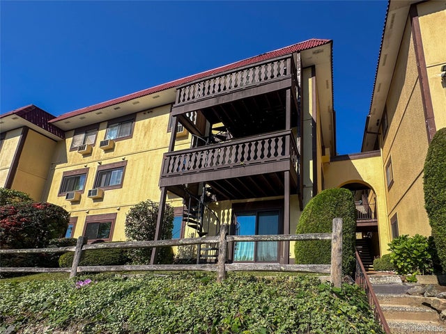 18 Granada Crescent # 1, White Plains