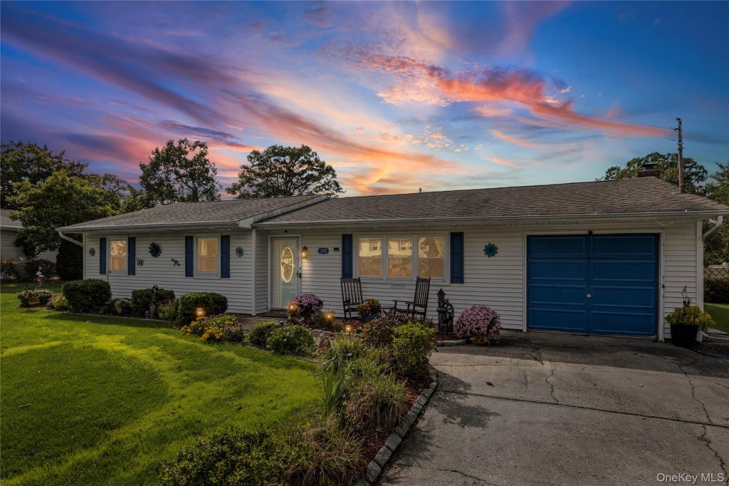 118 Cranford Boulevard, Mastic