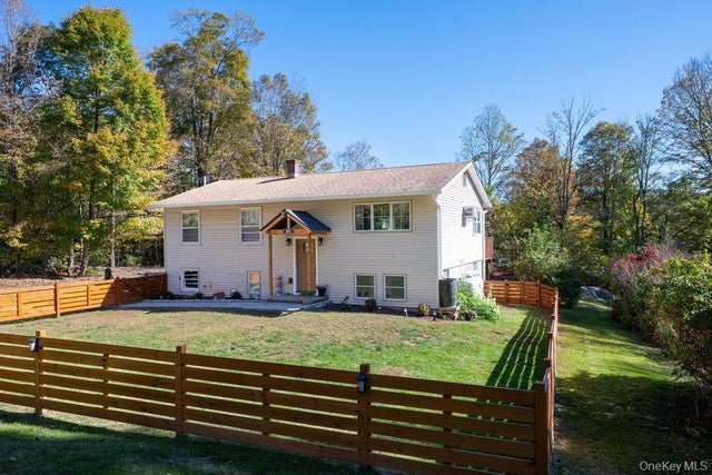 23 Lakeview Drive, Holmes