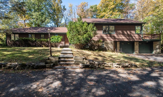 19 Ridgeview Road, Poughkeepsie