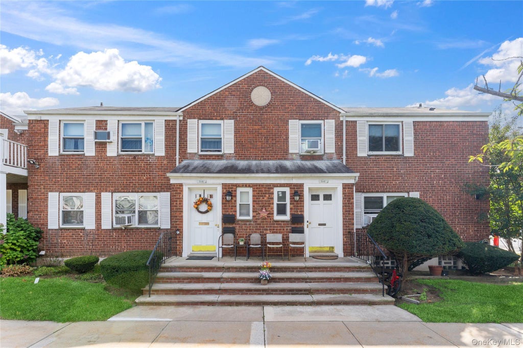 72-45 Little Neck Parkway # Upper, Glen Oaks