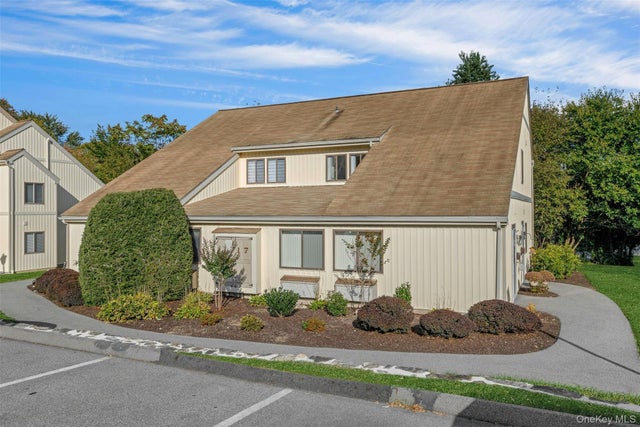 17 Cromwell Place # B, Mohegan Lake