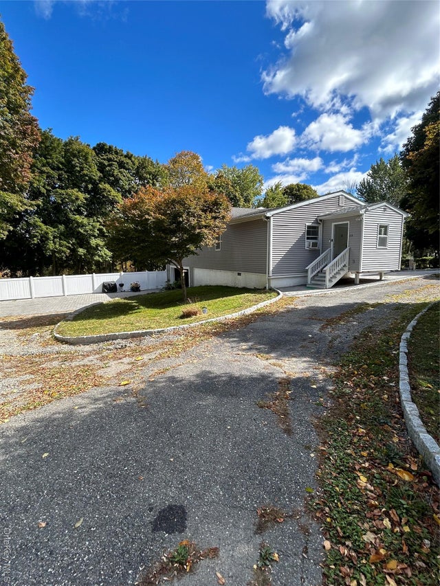 16 Joseph Road, Holmes