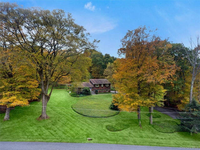 12 Seven Oaks Lane, Brewster