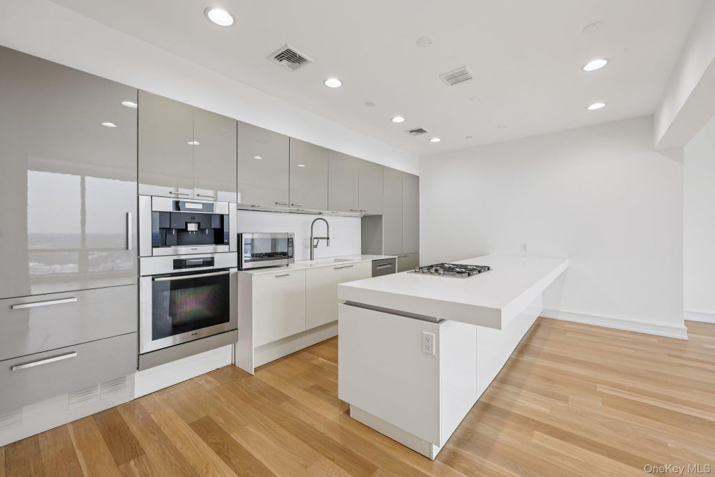 1 Renaissance Square # Ph40c, White Plains