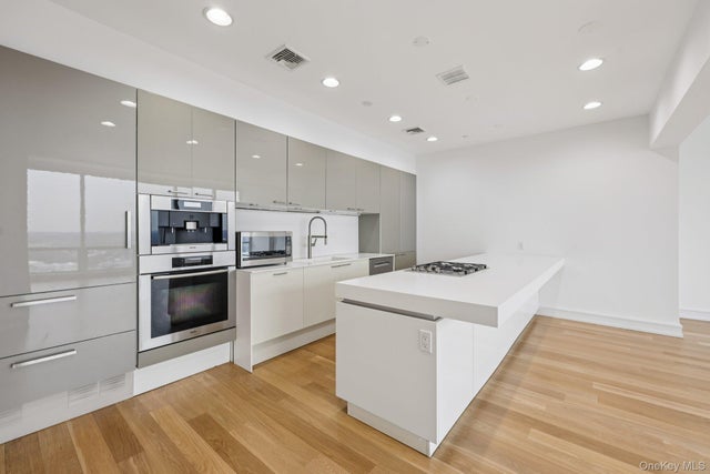 1 Renaissance Square # Ph40c, White Plains