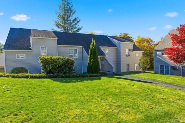 602 Holly Stream Court, Brewster