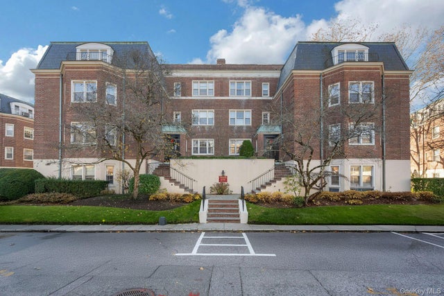 7 Chateaux Circle # 7h, Scarsdale
