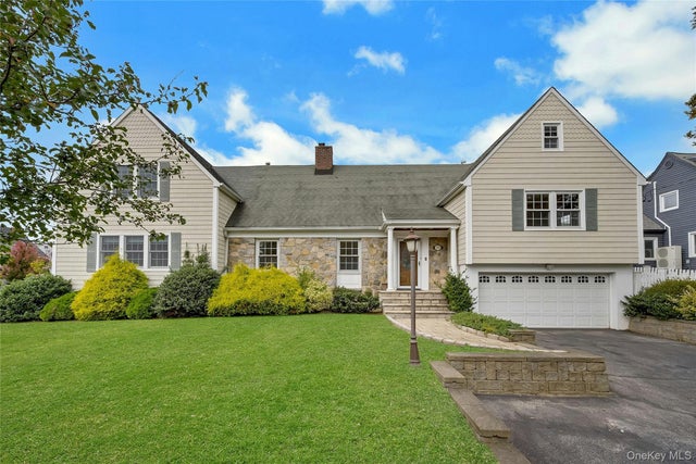 95 Clarence Road, Scarsdale