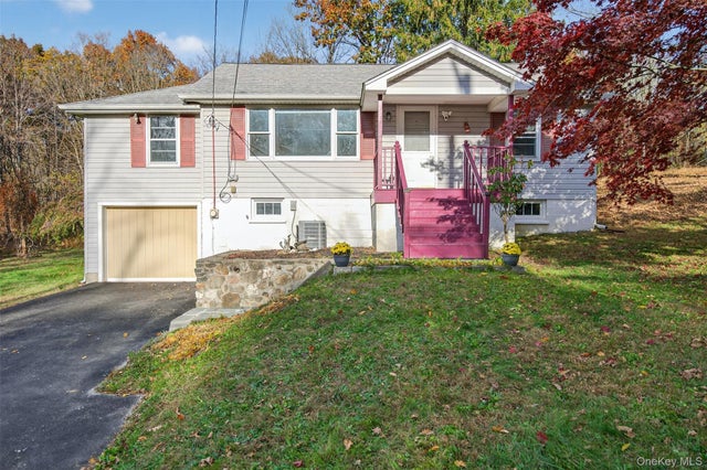 201 Rossway Road, Pleasant Valley