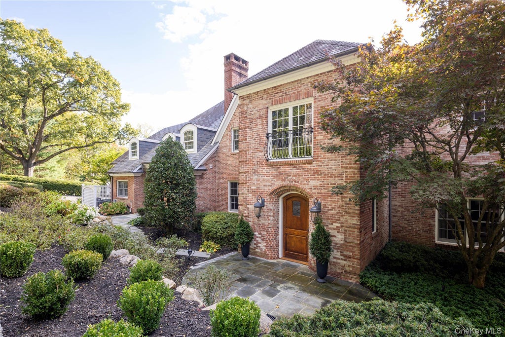 312 Feeks Lane, Mill Neck