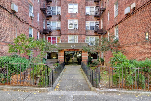 Photo of Listing #930952