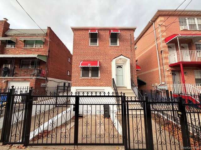 Photo of Listing #930962