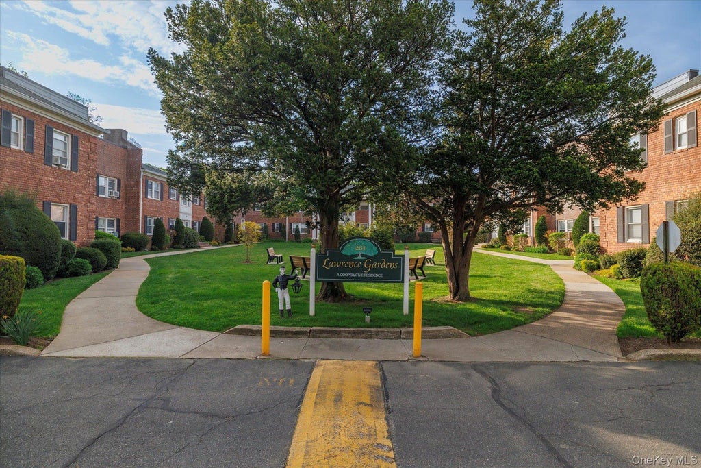 261 Central Avenue # E4, Lawrence