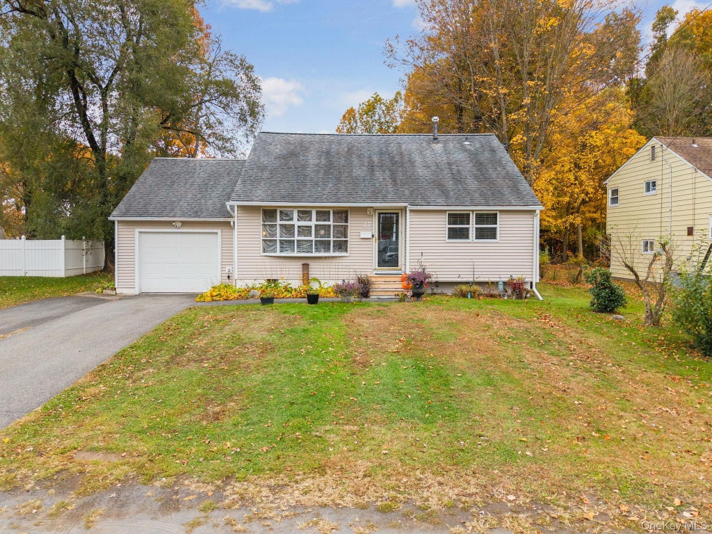 27 Appletree Drive, Saugerties