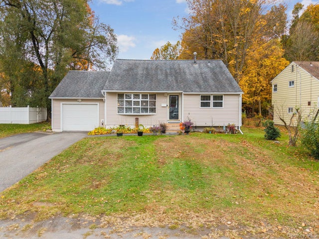 27 Appletree Drive, Saugerties