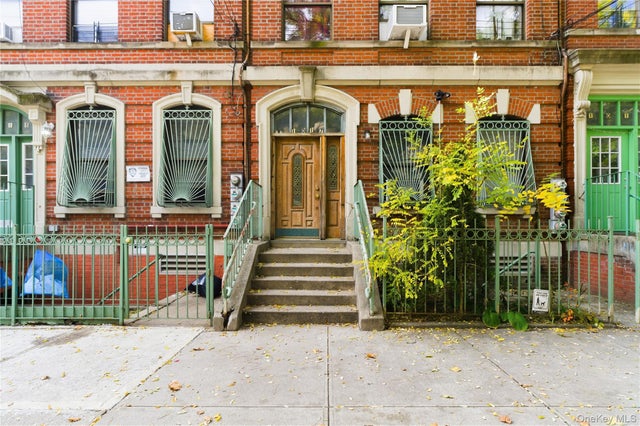 Photo of Listing #931758