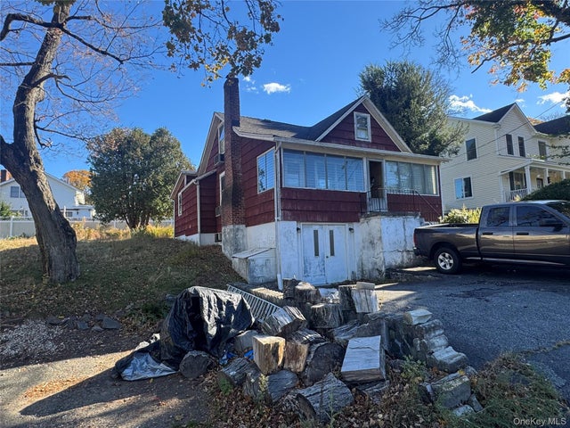 37 Hayhurst Avenue, Valhalla