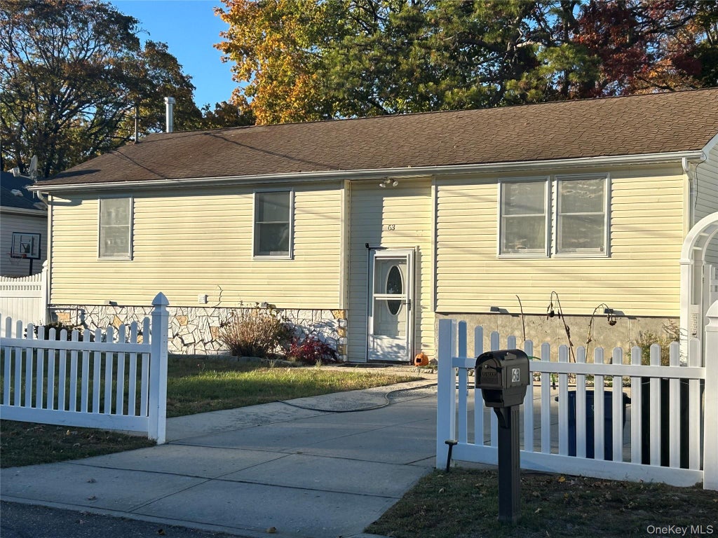 63 Garden City Avenue, Wyandanch