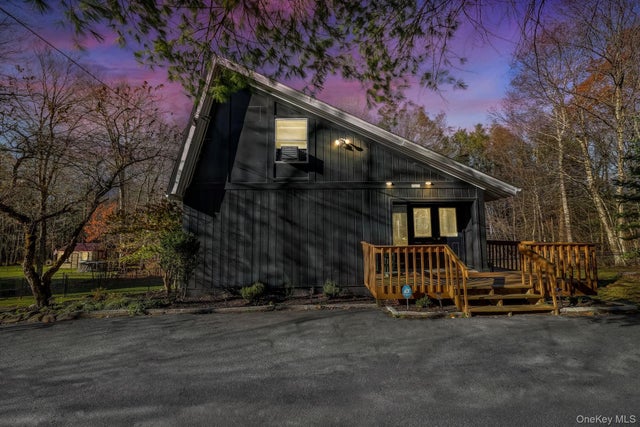 24 Aspen Lane, Woodridge