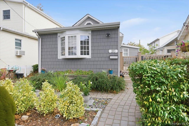 Photo of Listing #933391