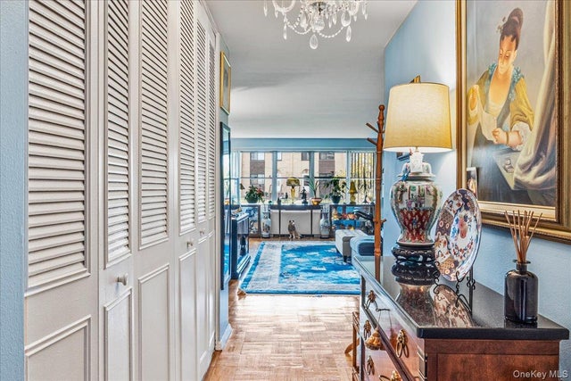 Photo of Listing #933479