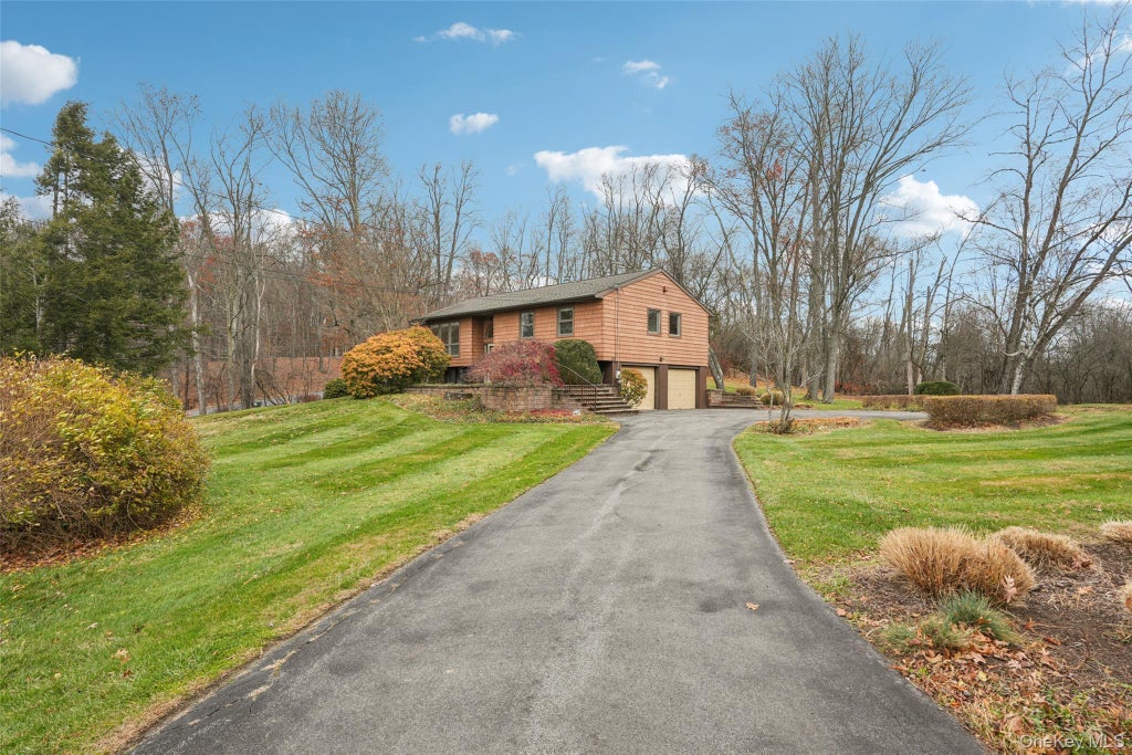 14 Old Minisink Trail, Goshen