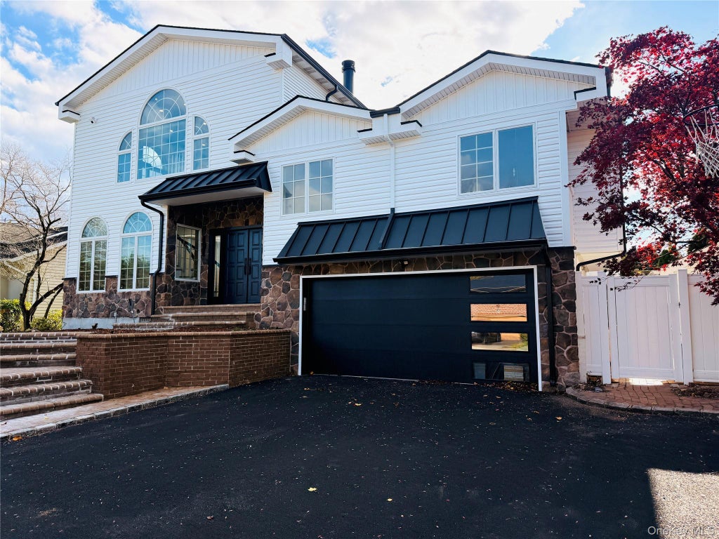 65 Mellow Ln, Jericho