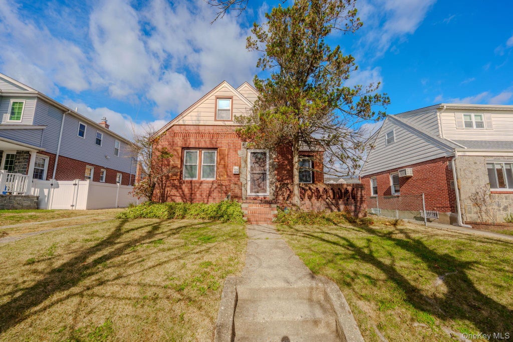 123 Nugent Street, New Hyde Park