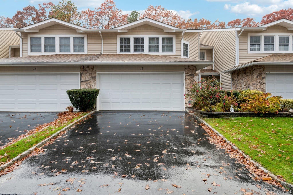 16 Hampshire Court, Holbrook