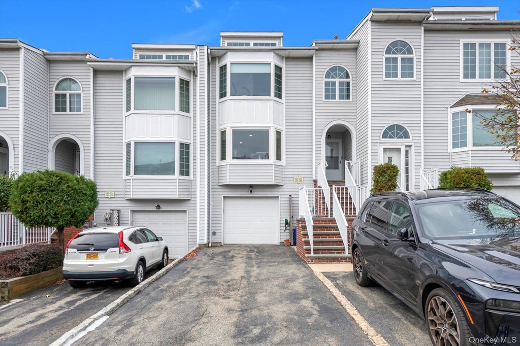242-25a Oak Park Drive, Douglaston