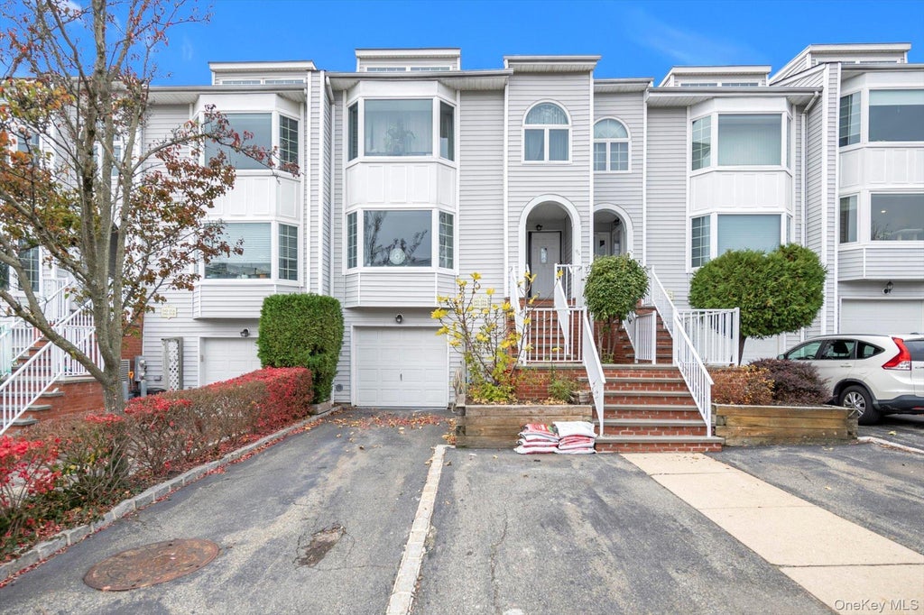 242-29a Oak Park Drive, Douglaston