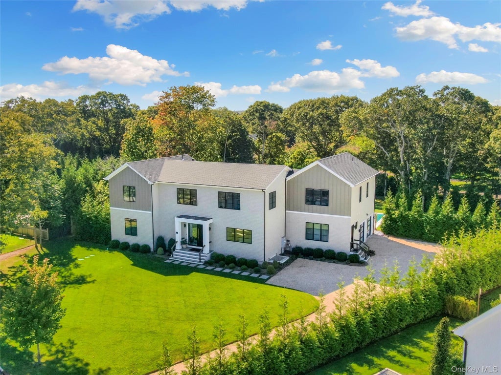 4 Piperwoods Lane, Quogue