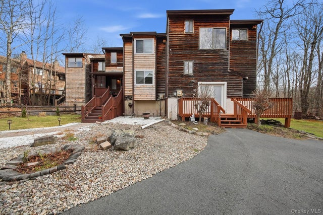 30 Edelweiss Drive, Woodridge