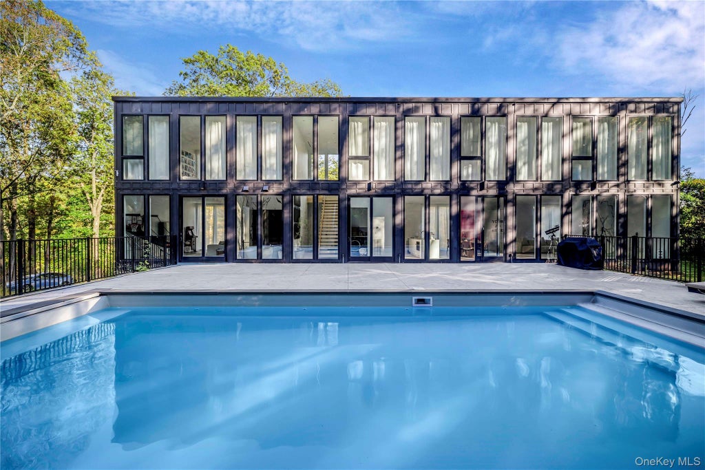 211 Little York Road, Warwick