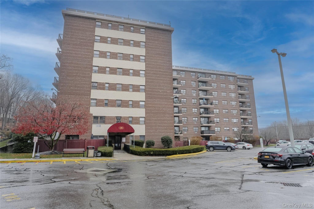 100 Diplomat Drive # 8m, Mount Kisco