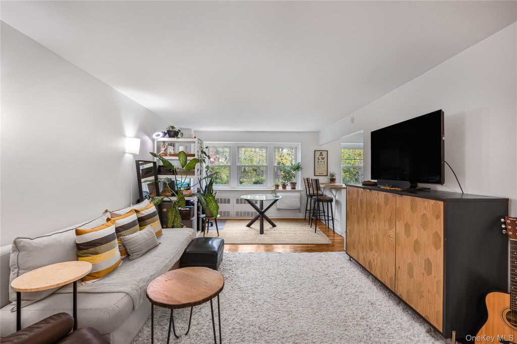 30 Pearsall Avenue # 2m, Glen Cove