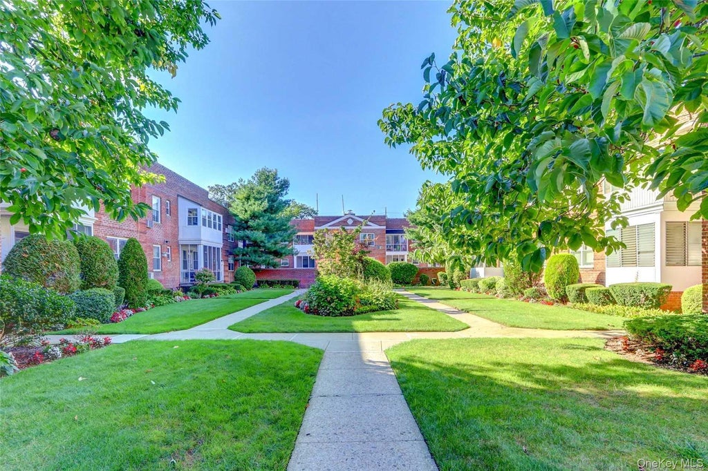 285 Central Avenue # D-7, Lawrence