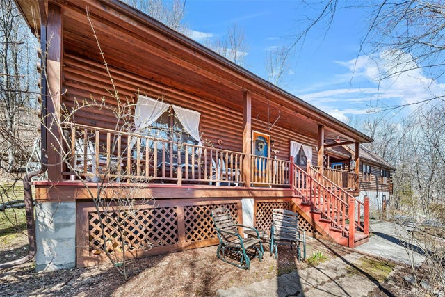 1085 County Route 17, Montgomery