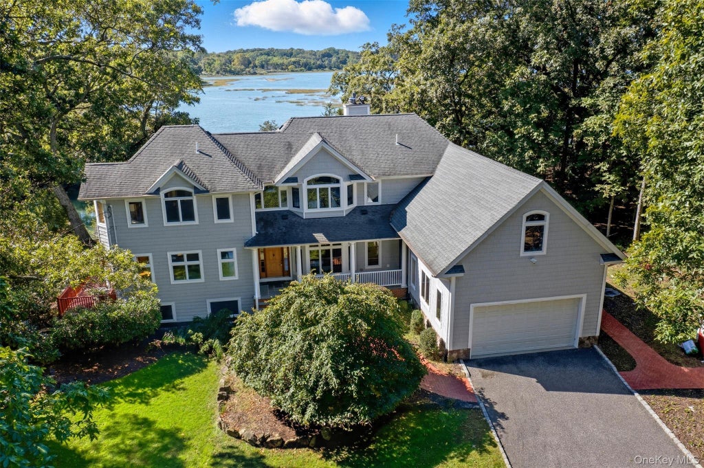 22 Flax Pond Woods Road, Setauket